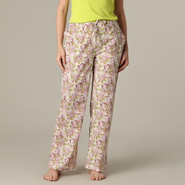 Avril  Pant in a bag